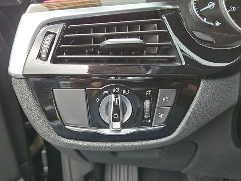 Used 2019 BMW 530i xDrive AWD/4WD image 9