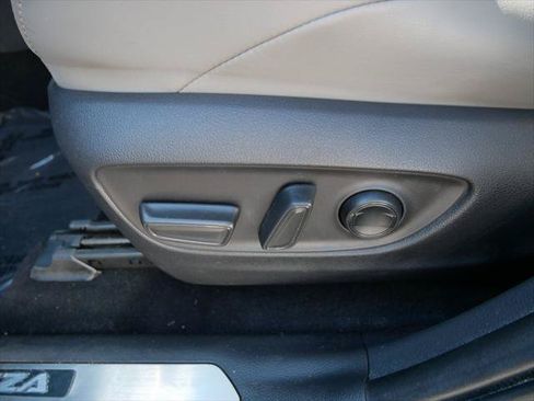 Certified 2024 Toyota Venza XLE AWD/4WD image 15