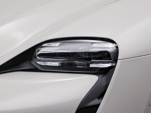 Used 2024 Porsche Taycan RWD image 9