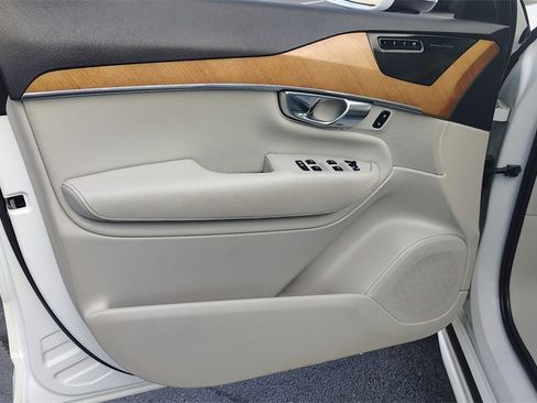 Certified 2022 Volvo XC90 T8 Inscription Expression w/ Advanced Package image 8