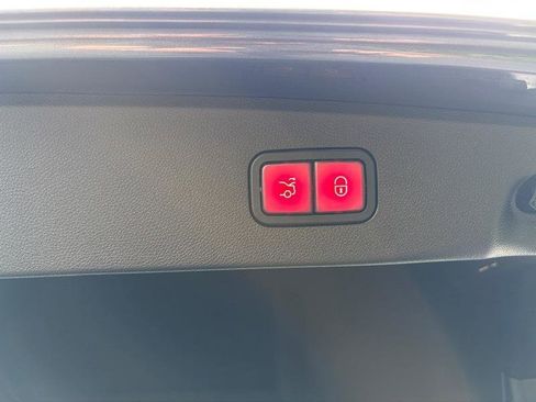 Used 2014 Mercedes-Benz E 350 Sedan image 36