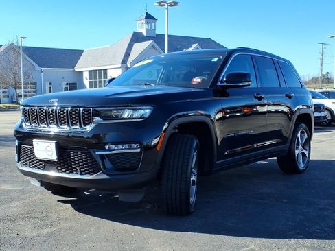 Used 2023 Jeep Grand Cherokee Limited w/ Luxury Tech Group II AWD/4WD image 5