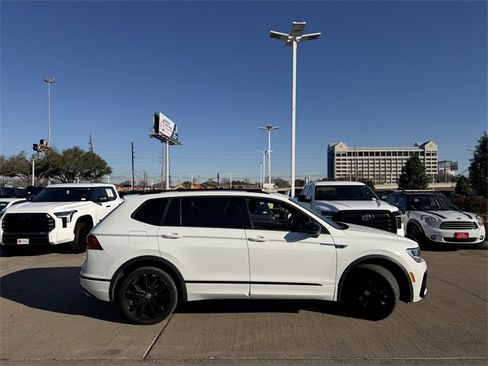 Used 2021 Volkswagen Tiguan SE R-Line image 4