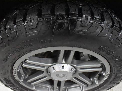 Used 2023 GMC Sierra 1500 Elevation image 9