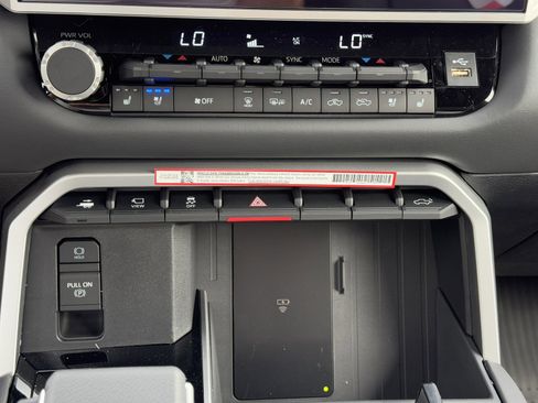 New 2025 Toyota Tundra Platinum image 32