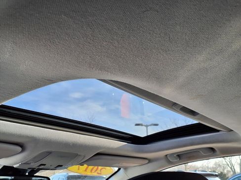 Used 2017 Toyota Prius Four image 5