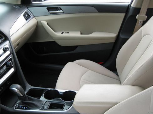 Used 2018 Hyundai Sonata SE FWD image 23