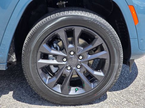 Used 2026 Jeep Grand Cherokee Limited AWD/4WD image 13