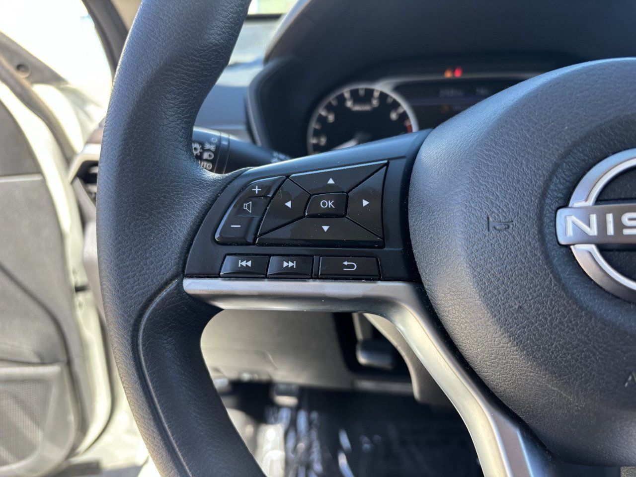 Used 2023 Nissan Altima 2.5 SV FWD image 25