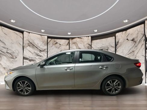 Used 2023 Kia Forte LXS FWD image 2
