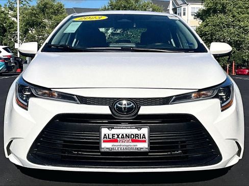 Used 2023 Toyota Corolla LE FWD image 3