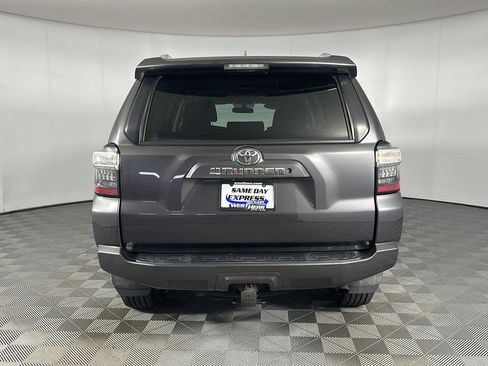 Used 2018 Toyota 4Runner SR5 AWD/4WD image 20