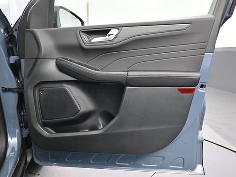 Used 2025 Ford Escape Platinum image 43