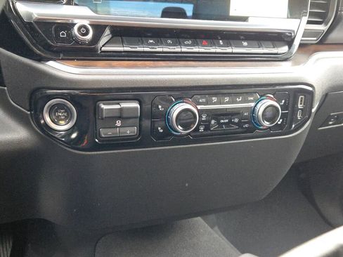 Used 2025 GMC Sierra 1500 SLT image 23