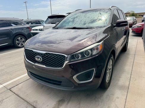 Used 2016 Kia Sorento FWD image 2