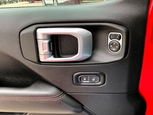Used 2023 Jeep Gladiator Rubicon w/ LED Lighting Group AWD/4WD image 39