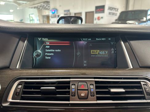 Used 2013 BMW 750i image 25