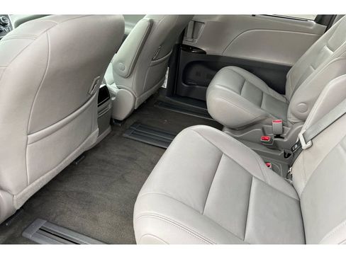Used 2017 Toyota Sienna XLE w/ XLE Navigation Package image 14