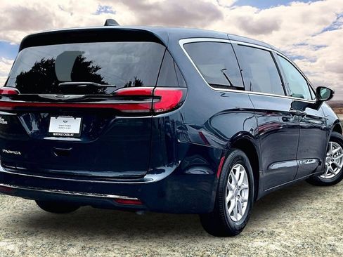 Used 2024 Chrysler Pacifica Touring-L FWD image 5