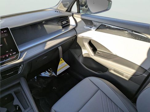 New 2026 Volkswagen Tiguan SE R-Line FWD image 13
