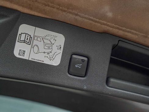 Used 2020 Ford Escape Titanium image 33