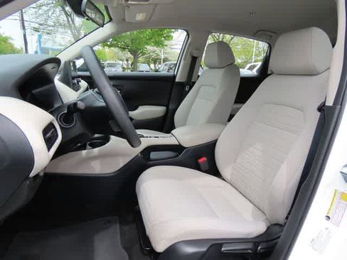 Used 2023 Honda HR-V LX image 12
