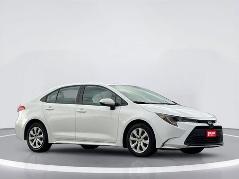 Used 2024 Toyota Corolla LE FWD image 5