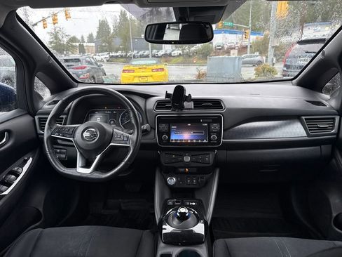 Used 2019 Nissan Leaf SV w/ SV Technology Package image 12
