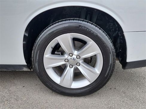 Used 2023 Dodge Challenger SXT image 31