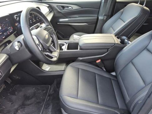 Used 2026 Chevrolet Traverse LT w/ Driver Confidence Package FWD image 3