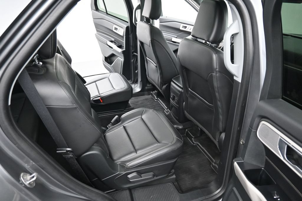 Used 2024 Ford Explorer XLT w/ Equipment Group 202A AWD/4WD image 29