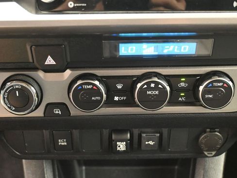 Certified 2022 Toyota Tacoma SR5 AWD/4WD image 22