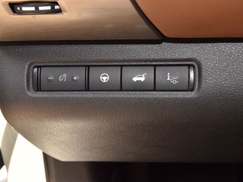 Used 2024 Nissan Pathfinder Platinum FWD image 34
