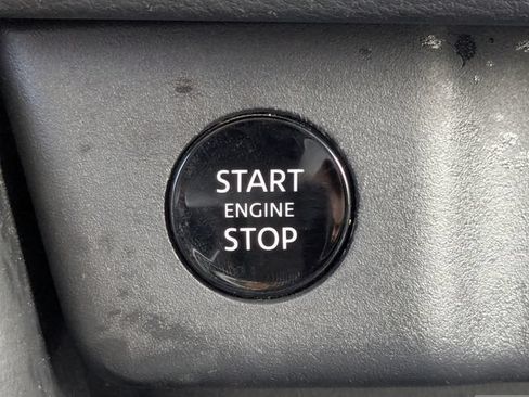 Used 2024 Nissan Rogue SV FWD image 32