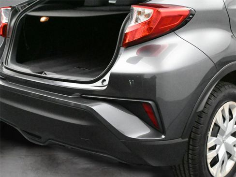 Used 2019 Toyota C-HR LE image 12