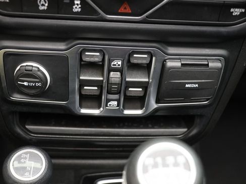 Used 2022 Jeep Wrangler Unlimited Sport w/ Sun And Sound Package AWD/4WD image 23