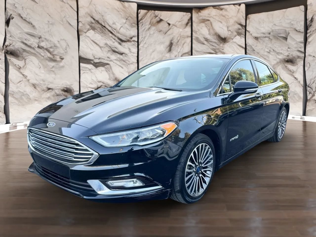 Used 2018 Ford Fusion Titanium FWD image 3