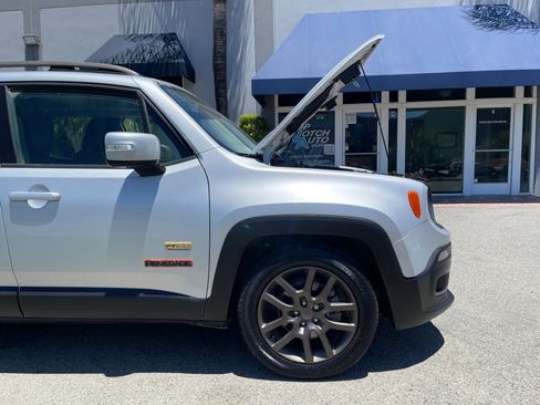 Used 2016 Jeep Renegade 75th Anniversary FWD image 31