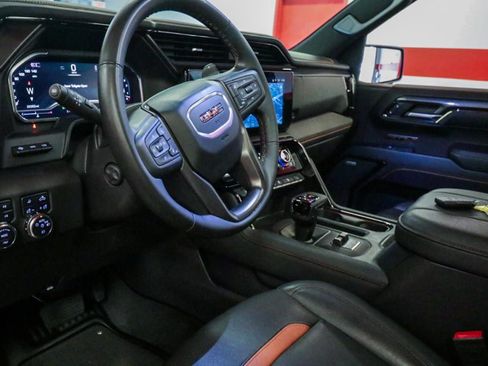 Used 2025 GMC Sierra 1500 AT4 w/ Technology Package AWD/4WD image 12