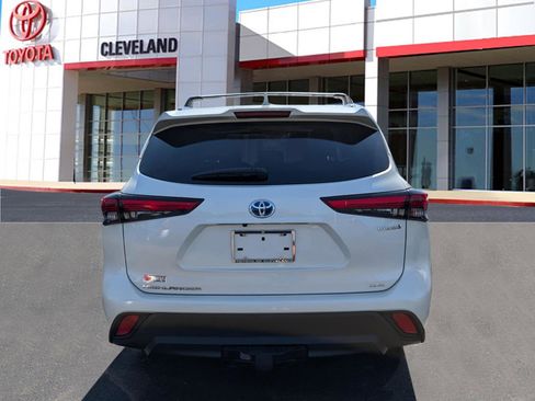 Used 2020 Toyota Highlander XLE image 6