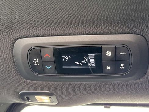 Used 2025 Chrysler Pacifica Limited FWD image 30