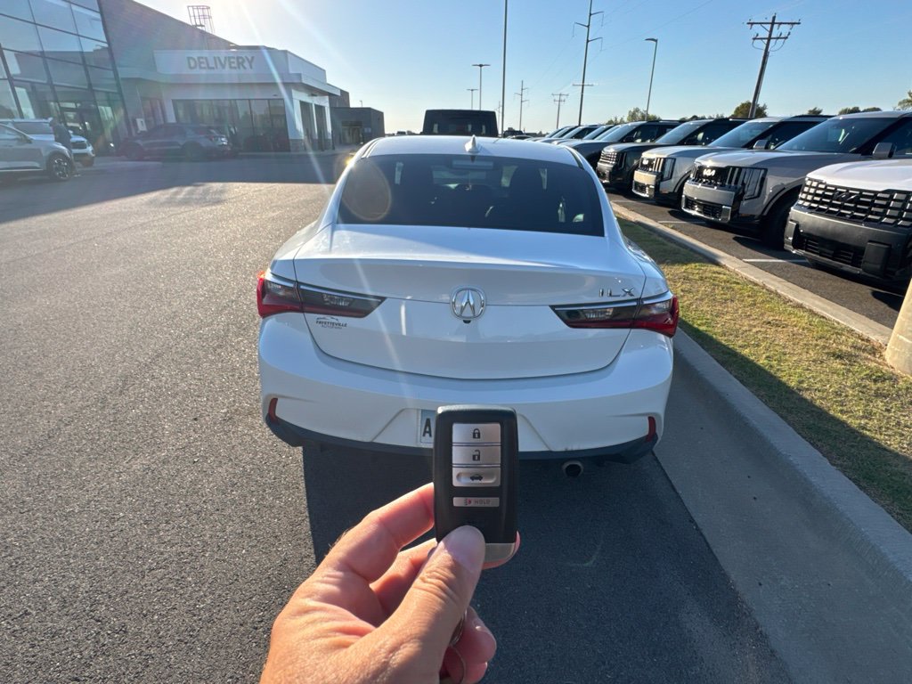 Used 2019 Acura ILX w/ Premium Package FWD image 4