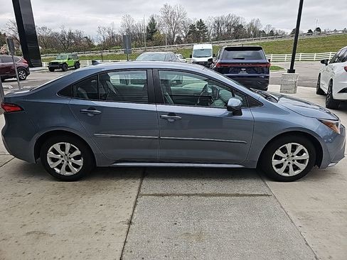 Used 2020 Toyota Corolla LE image 3