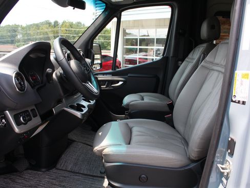 Used 2024 Mercedes-Benz Sprinter 3500 image 30