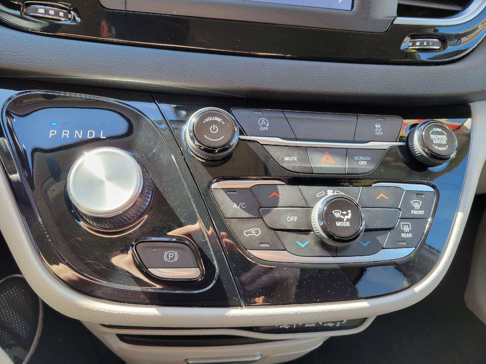 Used 2024 Chrysler Voyager LX FWD image 20