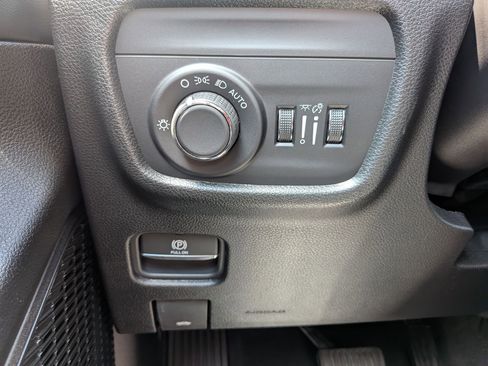 New 2025 Jeep Grand Cherokee Altitude image 21