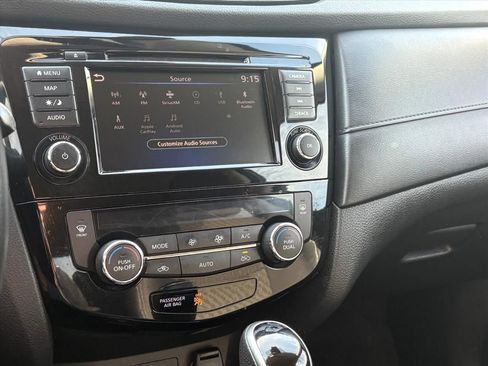 Used 2019 Nissan Rogue SV w/ Premium Package image 10