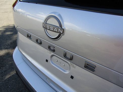 Used 2024 Nissan Rogue S AWD/4WD image 31