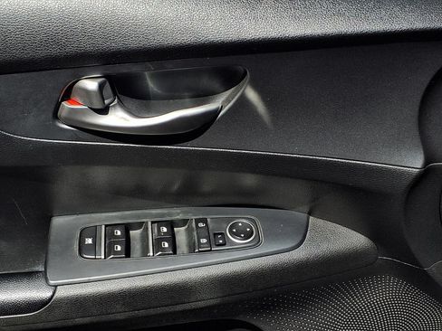 Used 2021 Kia Forte LXS FWD image 18