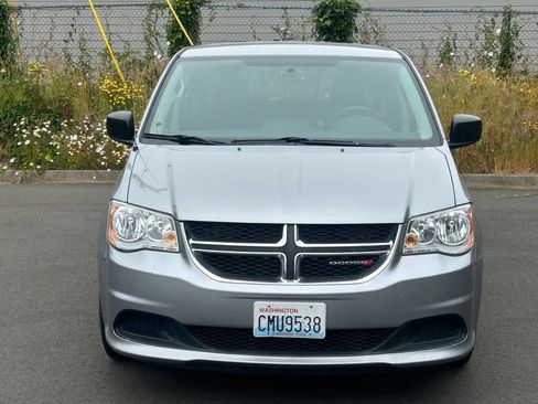 Used 2016 Dodge Grand Caravan SE w/ Quick Order Package 29E SE FWD image 2